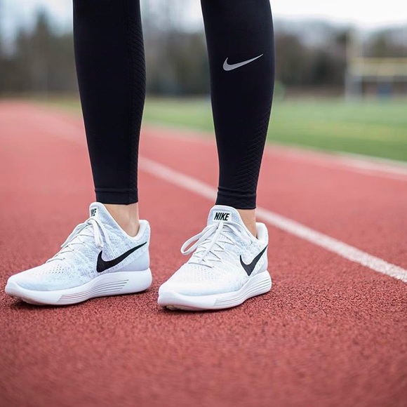 Nike Shoes - Nike lunarepic low flyknit 2